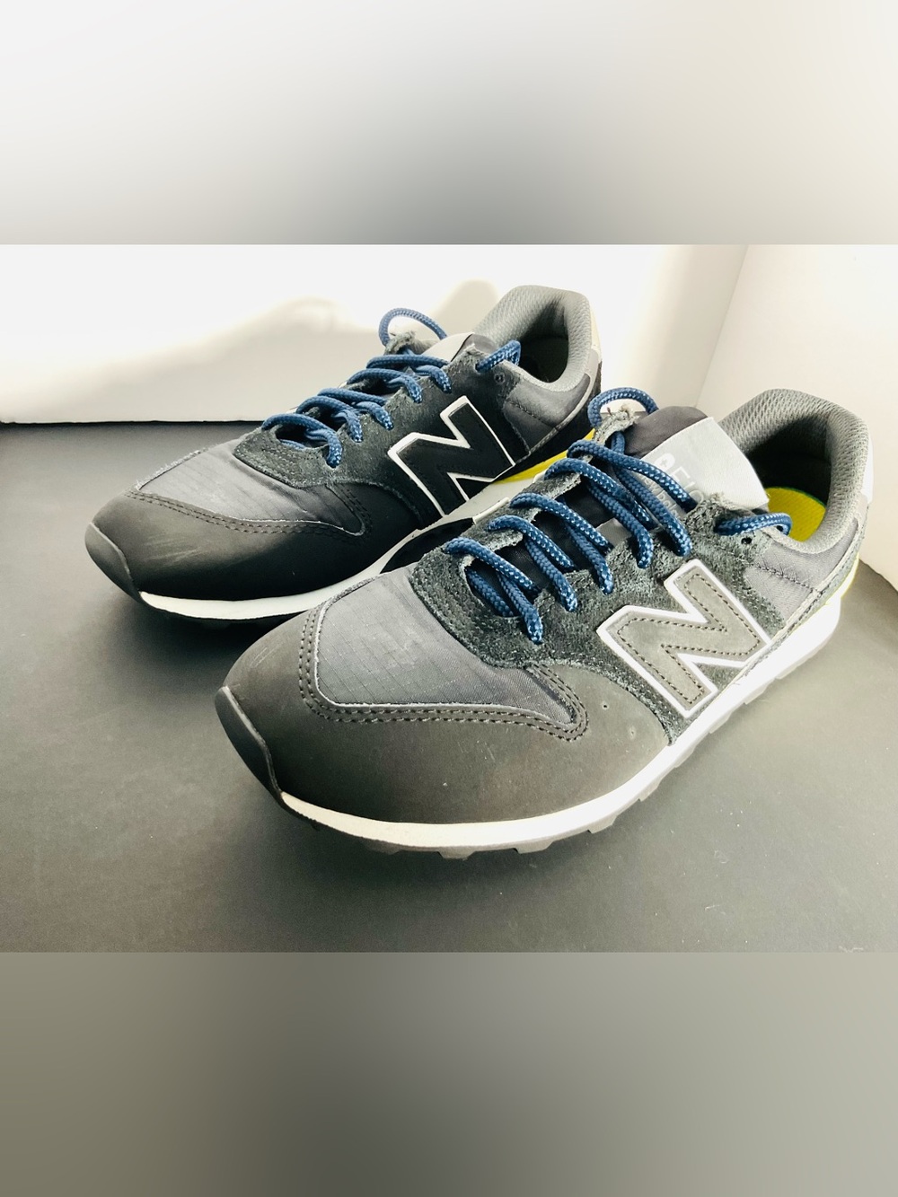 New Balance 574 Core Classic Sneakers Black Gray Volt Women’s Size 8.5